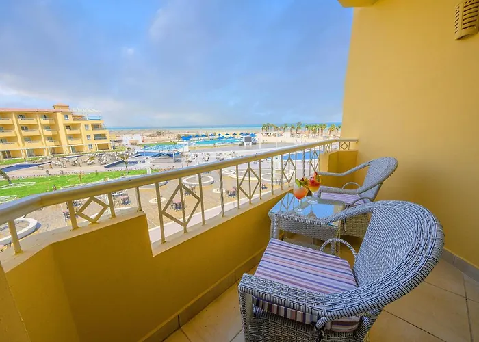 אתר נופש Amwaj Club Abu Soma 4*
