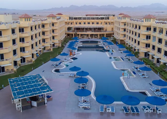 אתר נופש Amwaj Club Abu Soma 4*