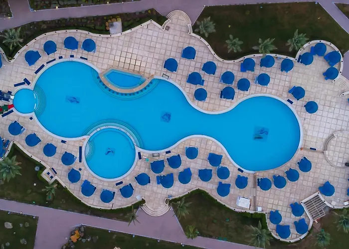 אתר נופש Amwaj Club Abu Soma 4*