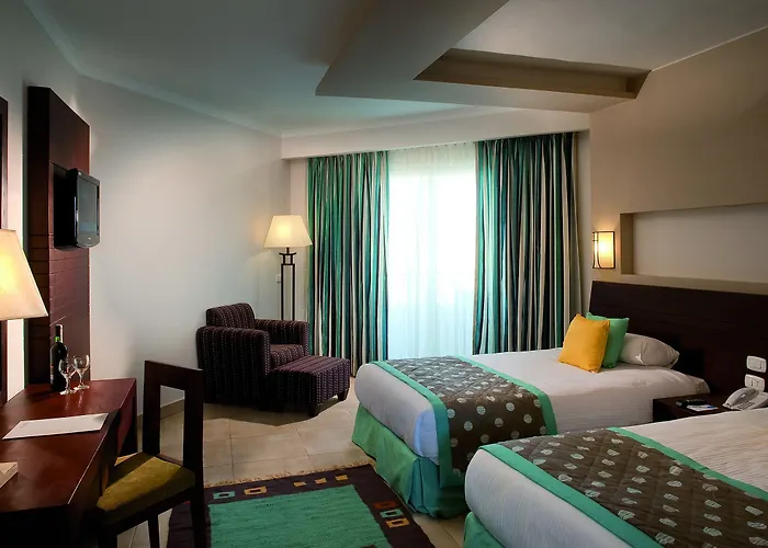 אתר נופש Amwaj Club Abu Soma 4*