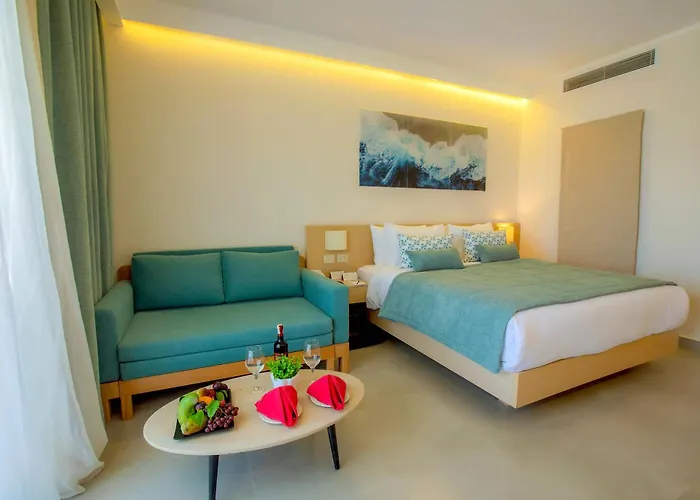 אתר נופש Amwaj Club Abu Soma 4*